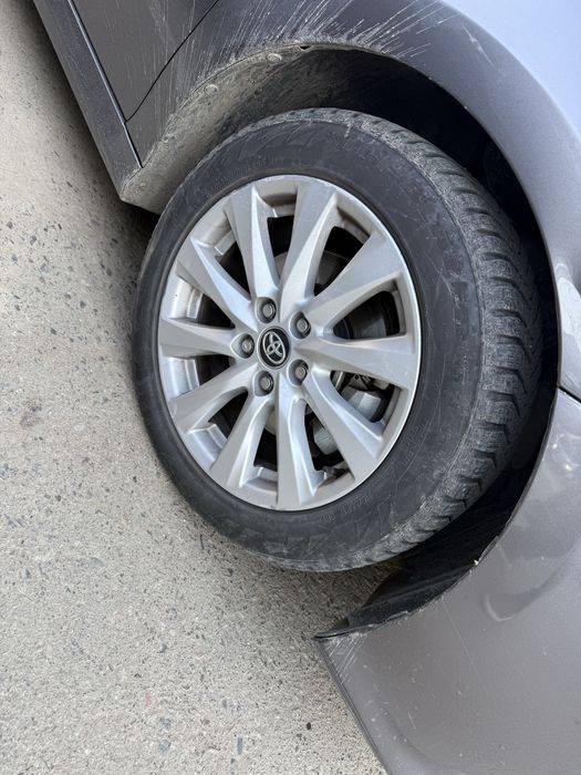 Продам диск с зимний резиной от камри 70