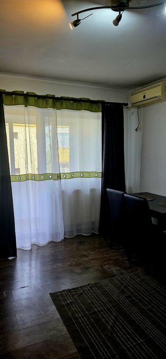 Ofer spre închiriere garsoniera zona centrala