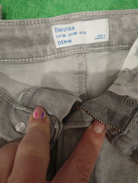 Blugi Bershka stare foarte bună !