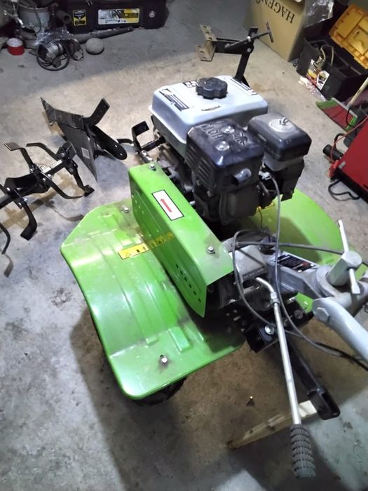 Продам мотоблок ПАХАРЬ  3 скоростной