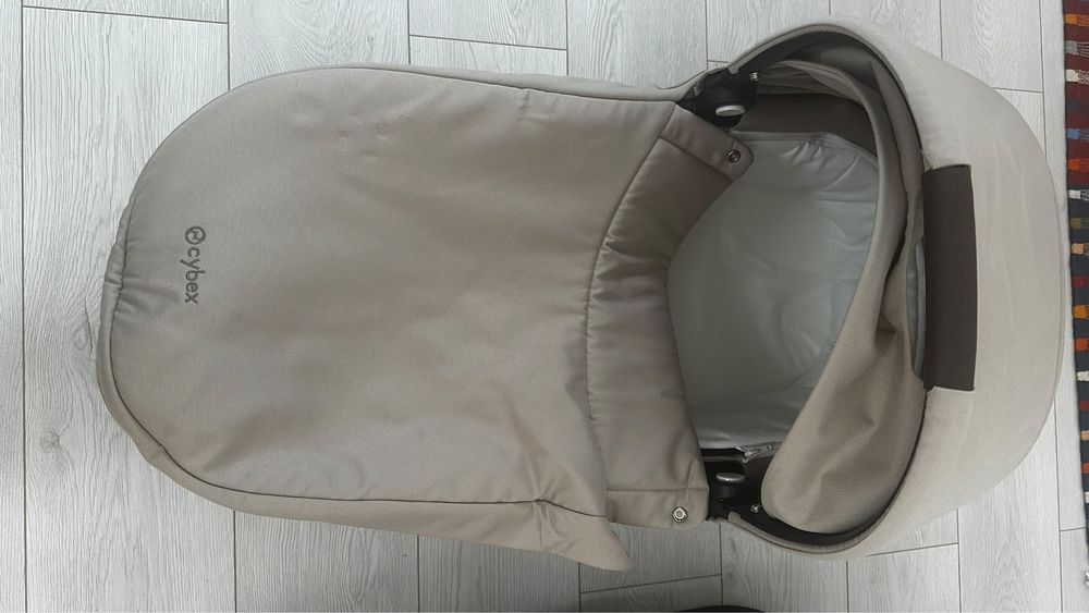 Vand 2 landouri Cybex in stare perfecta