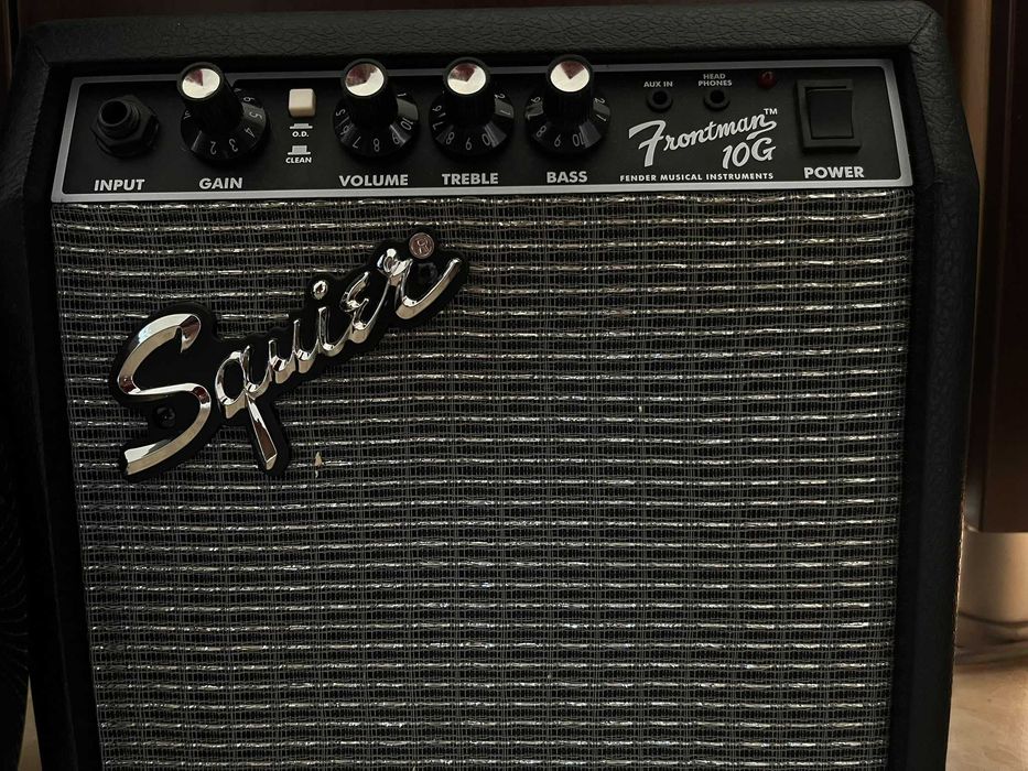 Chitară electrică Squier by Fender + amplificator Frontman 10G