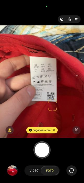 Șapcă Hugo Boss roșie ORIGINALĂ – stare foarte bună