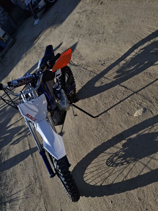 Vând cross / dirt bike 125cc (aprox.) – mai multe detalii la tel