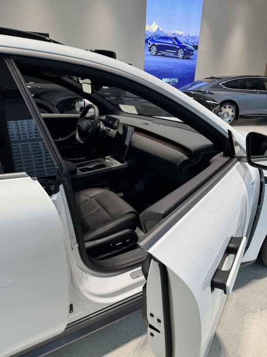 Электромобиль компании NIO (ET5T)