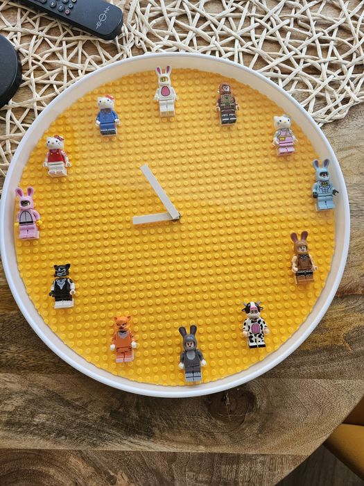 Детски часовник тип Lego с минифигури Ръчна Изработка , часовник за детска стая , стенен часовник