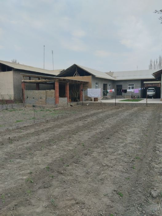 Ховли уй сотилади