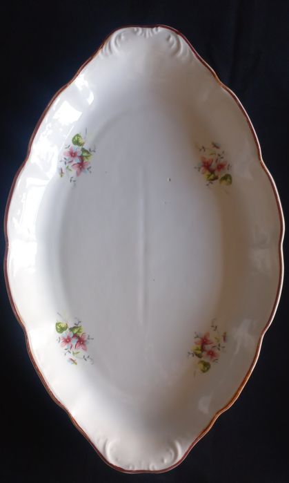 Platouri rotunde/dreptunghiulare, din porțelan fin de Cr de Ag