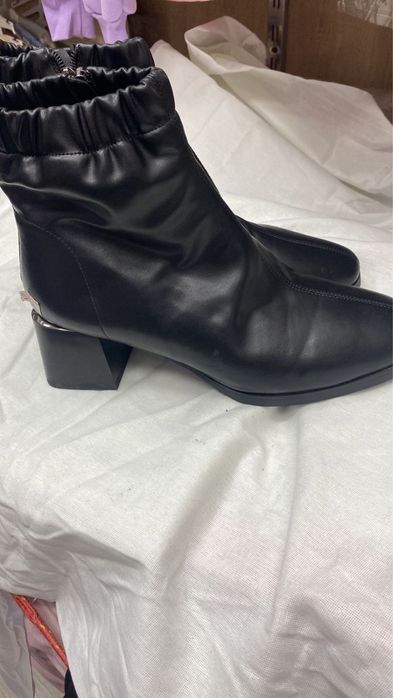 Женские сапоги черные