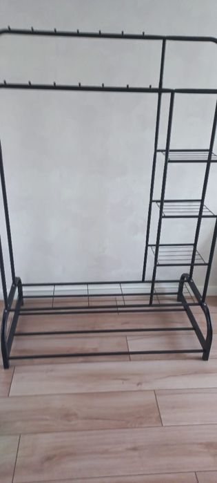 Вешалка с полками
