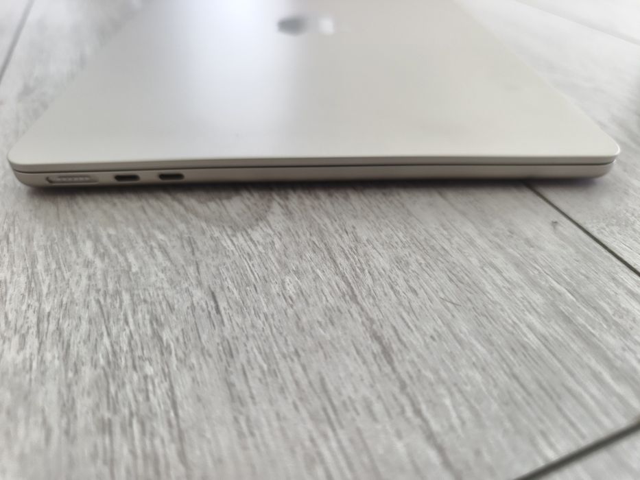 Macbook Air M4 2025 Argintiu  16Gb, 256Gb, garanție producător 17 Luni, impecabil, nefolosit, baterie 100%