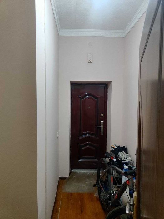 куйлюк массив 1.  метро матонат  2 ком  2/4/4   ID Q