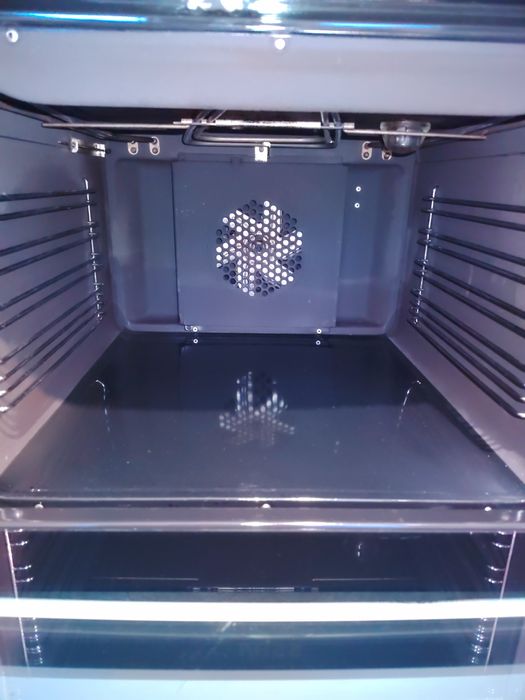 Печка +гаранция. Свободно стояща. Конвекция. Керамичен плот. Доставка