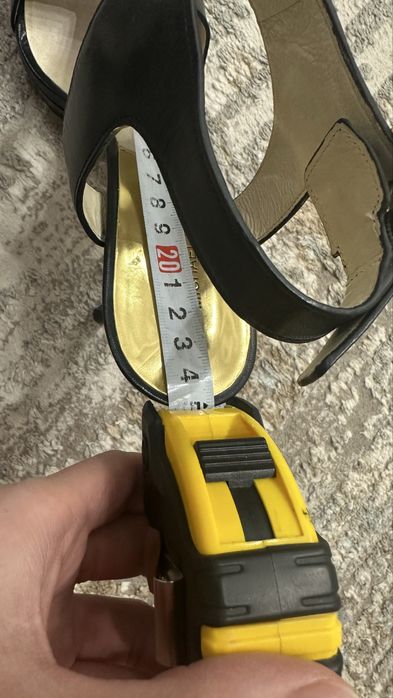 Продается босоножки 38 размер, кожаные