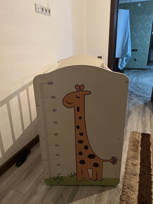 Манеж качается