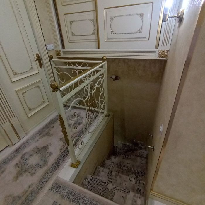 Замона тойхона ропарасида
Массив Кизгалток 1-дом
2-подез 15Кв
3-етажли