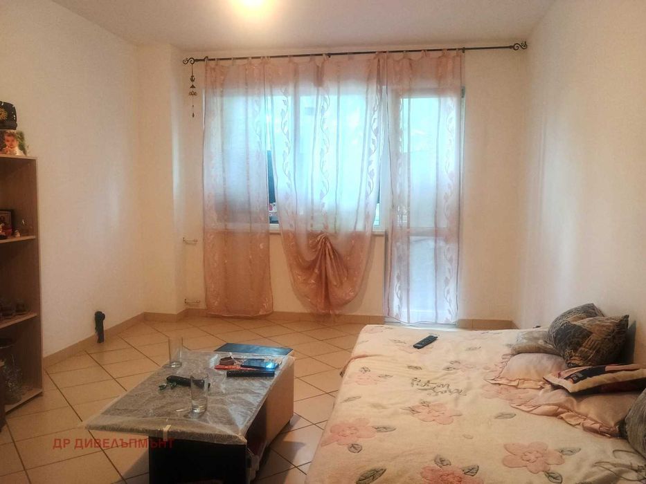 Продава се Тристаен апартамент в София, Фондови жилища - 84 кв.м за 2096 €/кв.м - Снимка #3