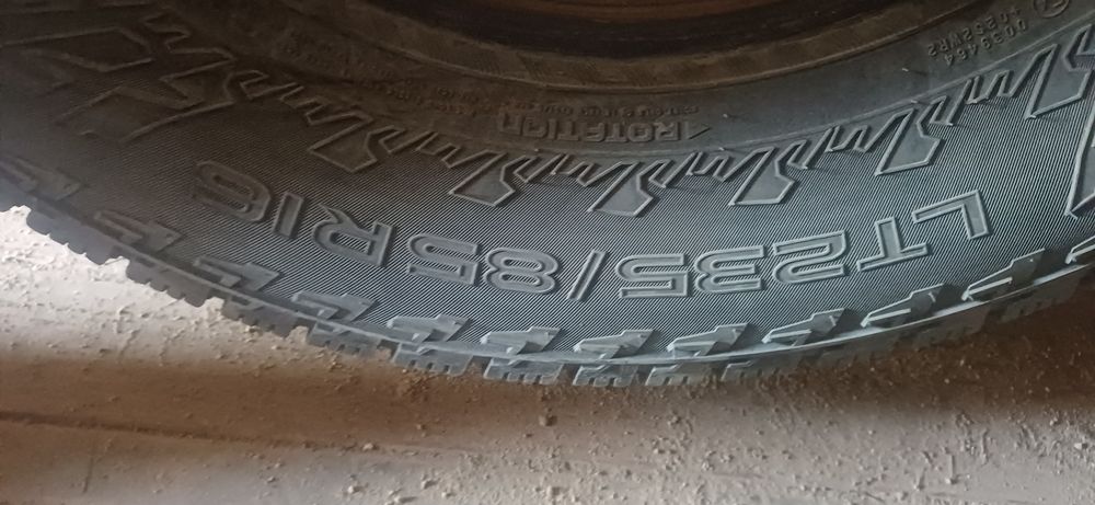 LT 235 85 R 16 шины продам