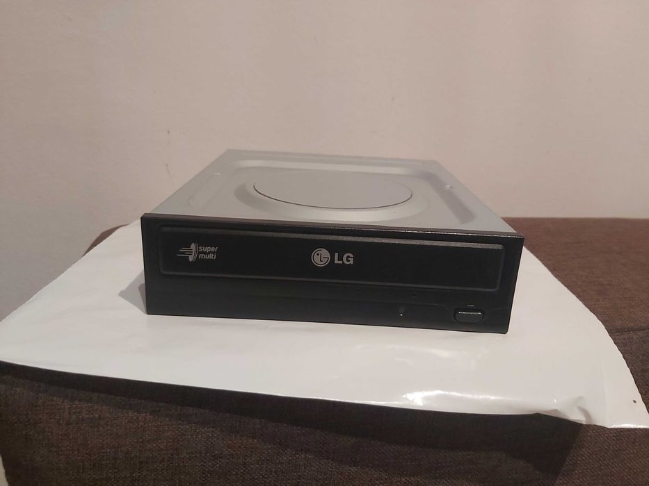 Unitate optica neutilizata dvd-rw pe conectivitate SATA