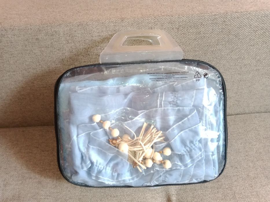 Două draperii, și două perdele fond bleu,dim.273/152 cm.