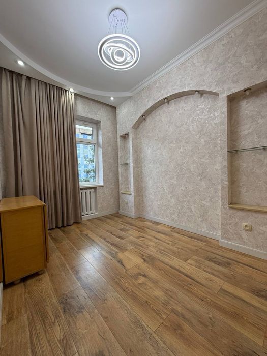 3/3/4 Генерала Петрова, Овир , 77 серия кирпич 75м2 мебель техника