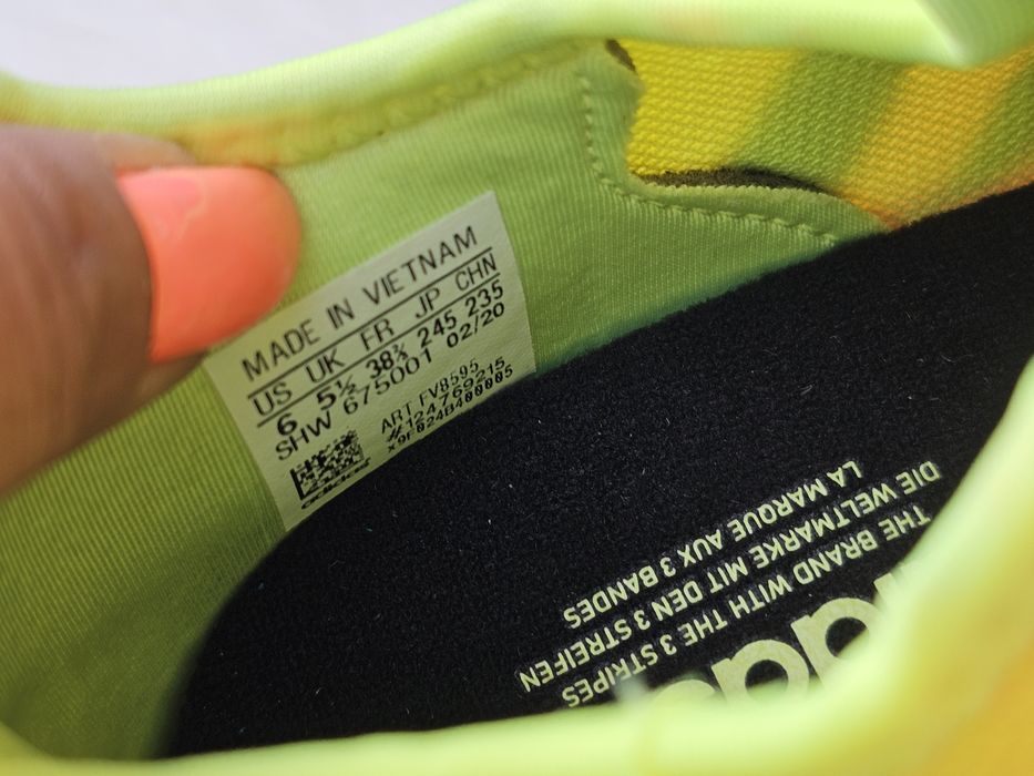 Adidas оригинални дамски сникърси нови 38/3