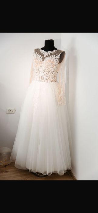 Vand rochie de mireasă superbă