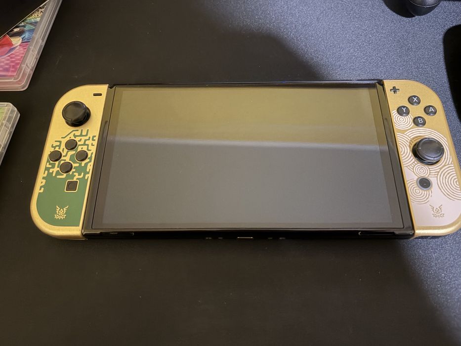 Nintendo swich oled ca nou +3 jocuri Mario si un set joyconuri in plus