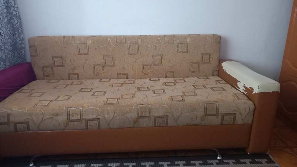 Продам диван с кресло и комод