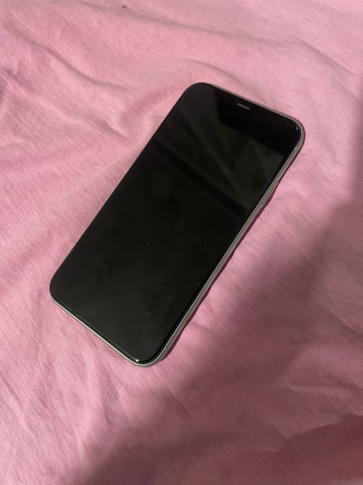 iPhone 11 в идеальном состоянии
