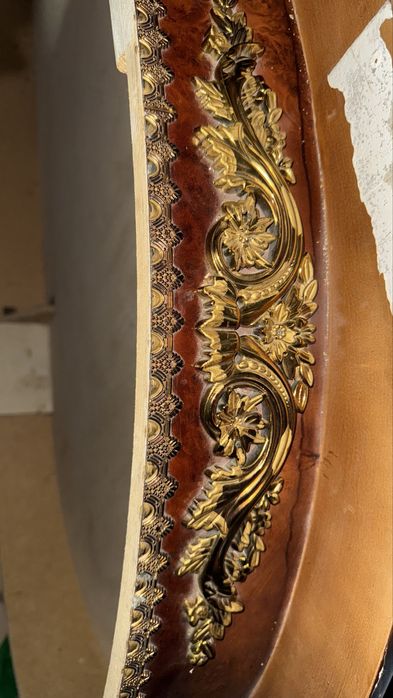 Сутлья и стол для гостиннлй