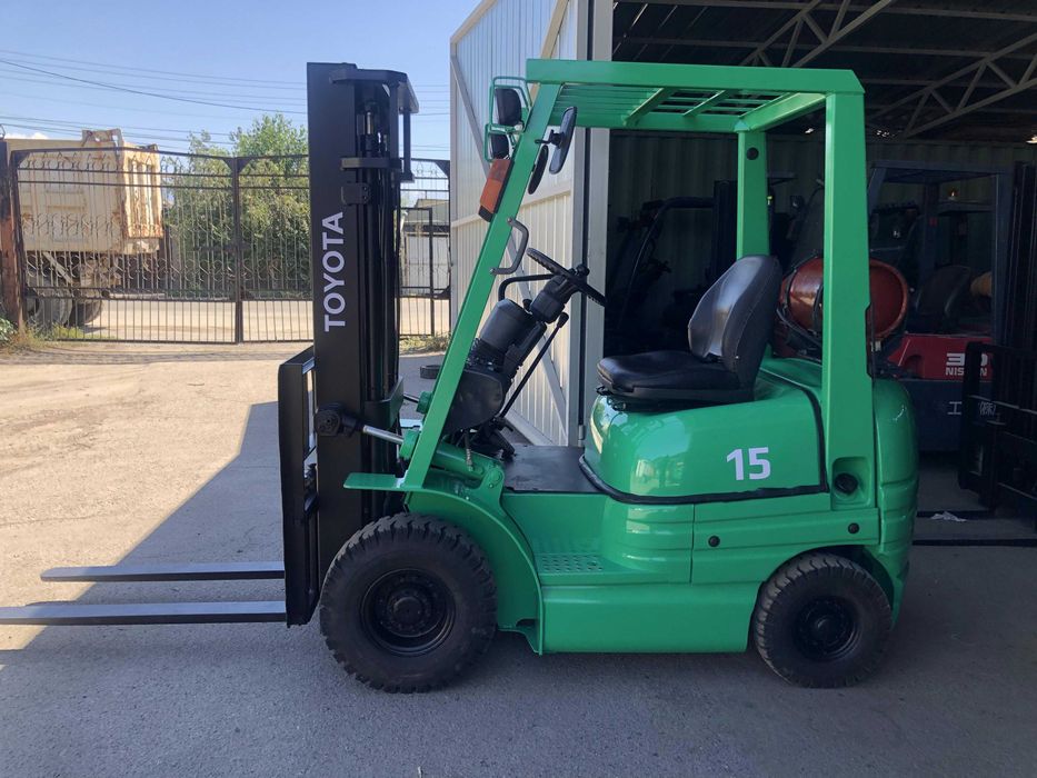 Вилочный погрузчик (кара)