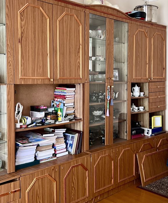 Витрина / сервант для посуды