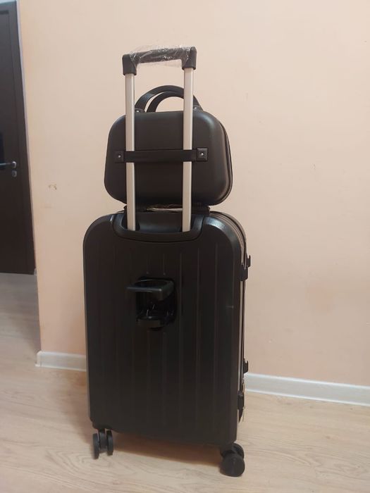 Дорожный чемодан