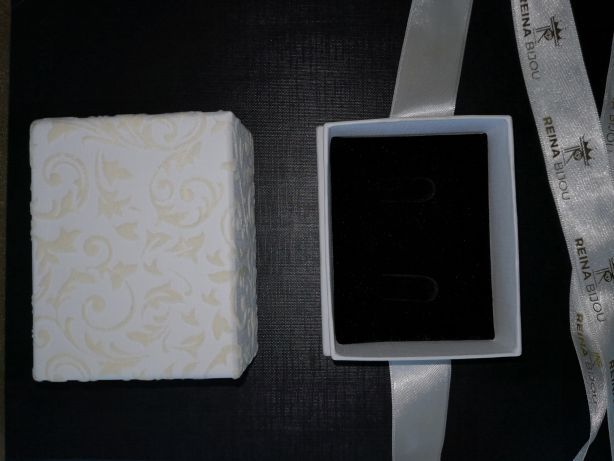 Cutiuta pentru verighete sau alte bijuterii