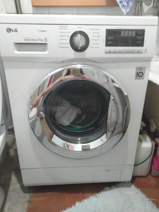 Продам шкаф, стол, машинка