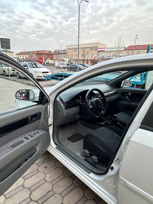 Laseti sotiladi 2011 yil