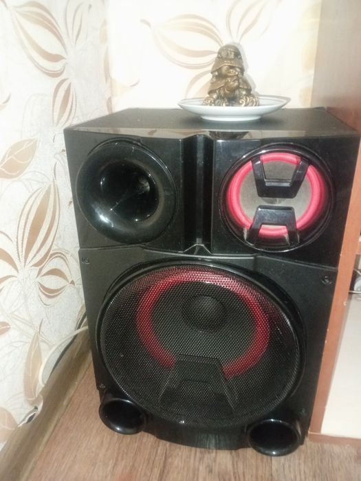 Продам 70000 Музыкальный центр.