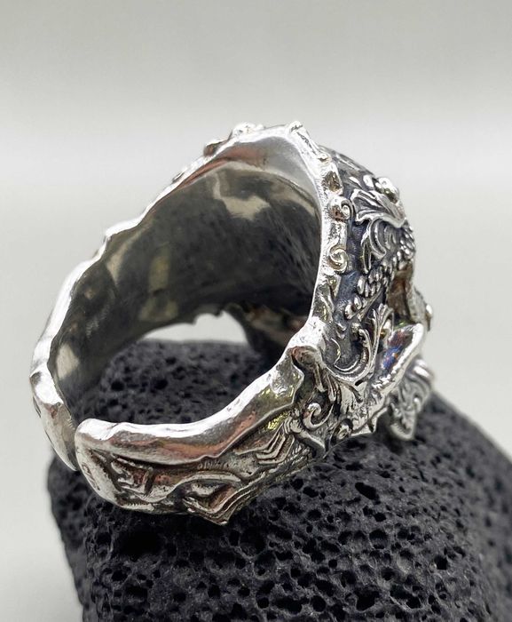 Сребърен пръстен с орнаменти