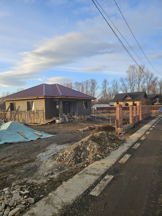 Vand casa noua , situata la 4 km de Tg.Neamt