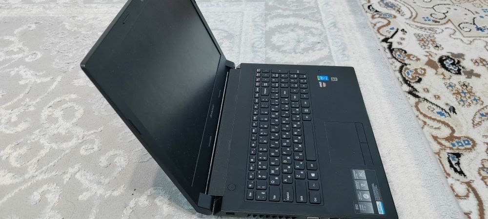 Ноутбук.        .