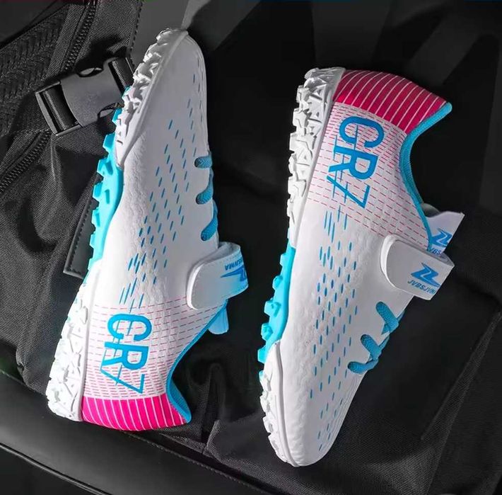 Футболни стоножки Кристиано Роналдо 2026г CR7 Бял цвят