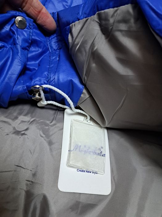 Куртка новая длина 84см.