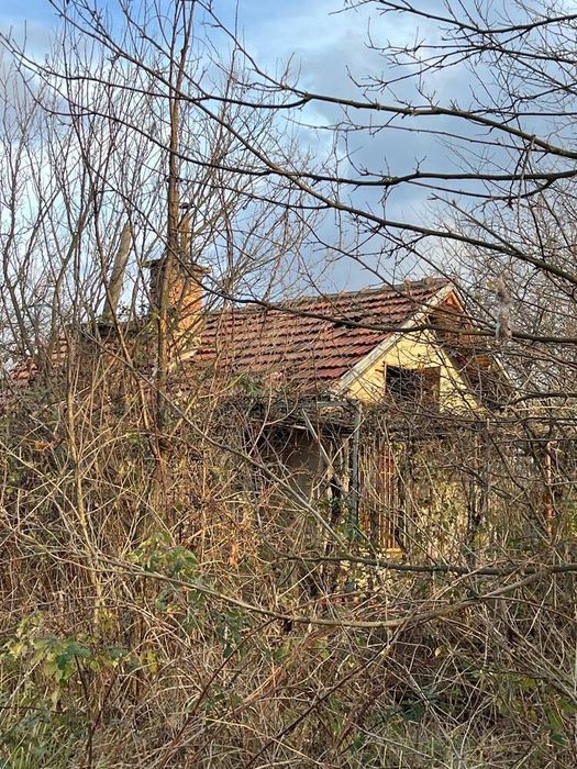 3 Дка Парцел с 2 Къщи във Вилна Зона на Казанлък "Старите Лозя"