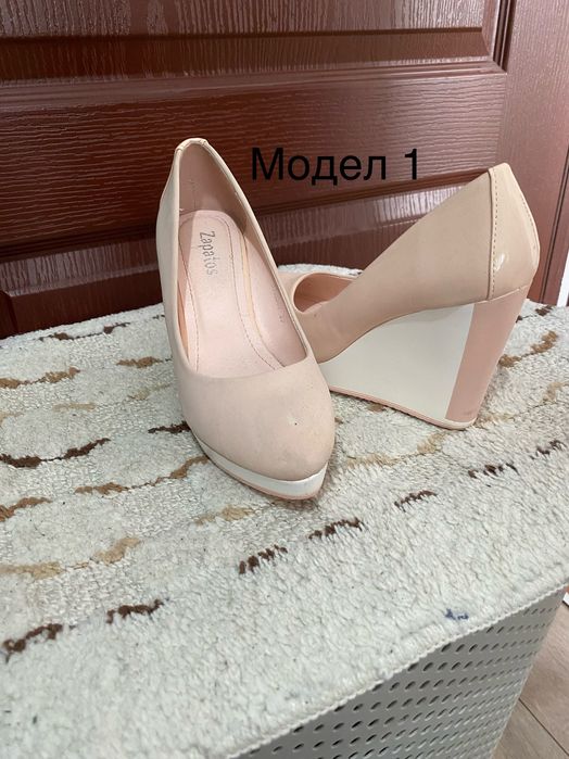 Различни модели обувки на висок ток или платформа