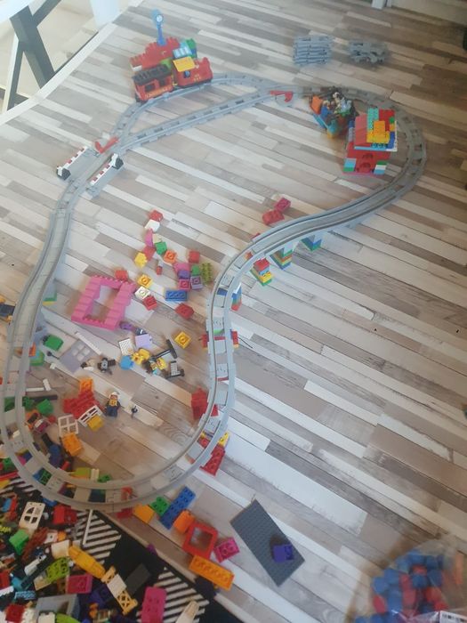Seturi Lego Duplo multe cu trenuleț.