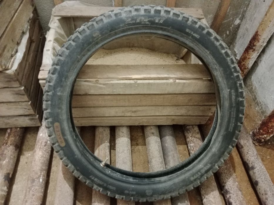 Продам  на мотоцикл покрышку