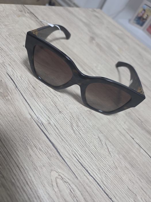 Ochelari de soare Burberry – 1.800 lei