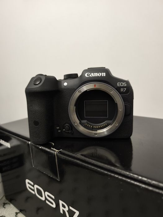 Продавам Canon EOS R7 + Sigma 18-50mm f/2.8 + ПОДАРЪК 64GB SD карта