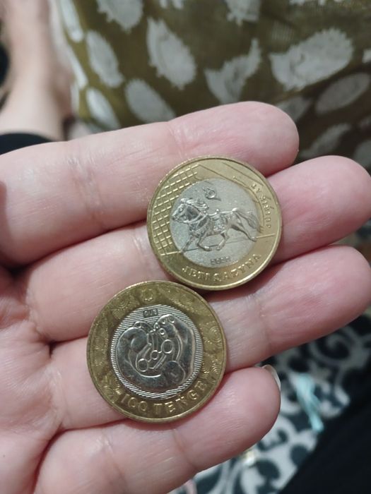 Монеты 100 свернувщийся барс и быстроногий скакун